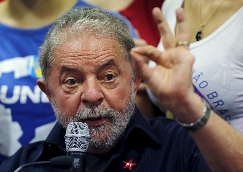 © Reuters. Ex-presidente Luiz Inácio Lula da Silva durante missa na sede do sindicato dos metalúrgicos em São Bernando do Campo