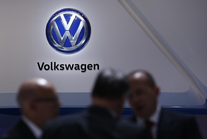 © Reuters. Chairman of Volkswagen Poetsch addresses a news conference in Wolfsburg