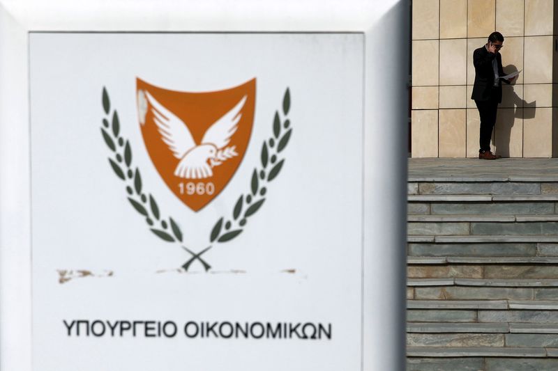 &copy; Reuters.  Κύπρος: Τι ζητάει ο νέος υπουργός Οικονομικών από τις τράπεζες