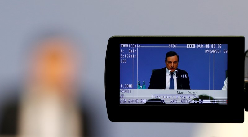 &copy; Reuters.  Live persconferentie Mario Draghi