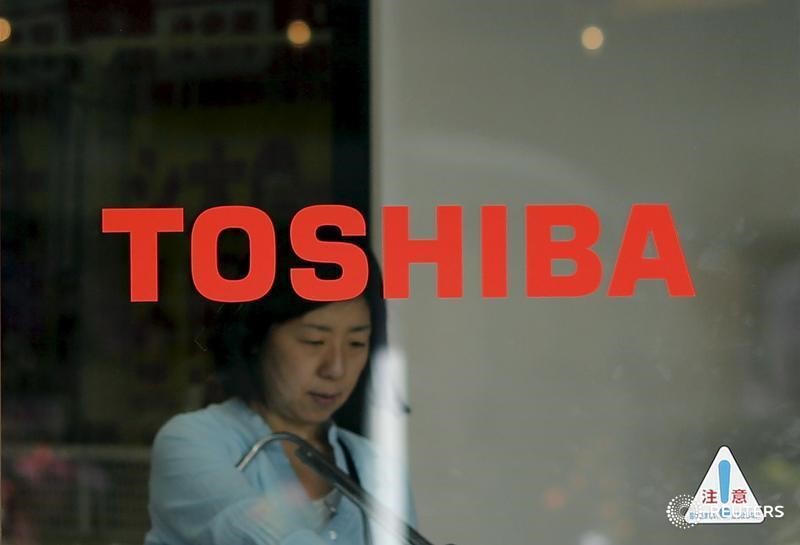 Toshiba Gains on Favoring Two-Way Split Now, Selling Non-Core