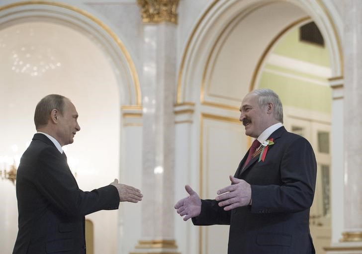 &copy; Reuters.  Путин и Лукашенко решили проблему поступления в бюджет Белоруссии средств от нефтяных пошлин