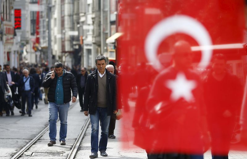 里拉狂瀉不停！土耳其街頭涌現加密貨幣兌換店 調查：日均交易額已達18億美元