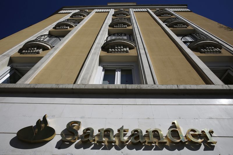 &copy; Reuters.  Santander amplia lucro no 2º trimestre, mas provisões saltam