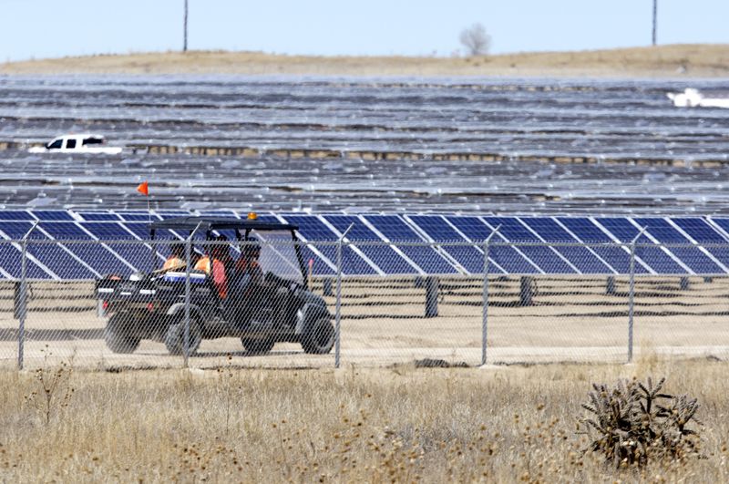 &copy; Reuters.  Projeto quer levar energia solar a 100 comunidades pobres do País até o fim de 2025