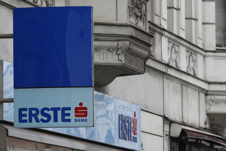 &copy; Reuters.  Las bolsas europeas retroceden, Erste lidera caídas en la banca