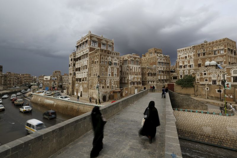 &copy; Reuters.  الحكومة اليمنية تتهم الحوثيين بقتل 11 مدنيا في الحديدة