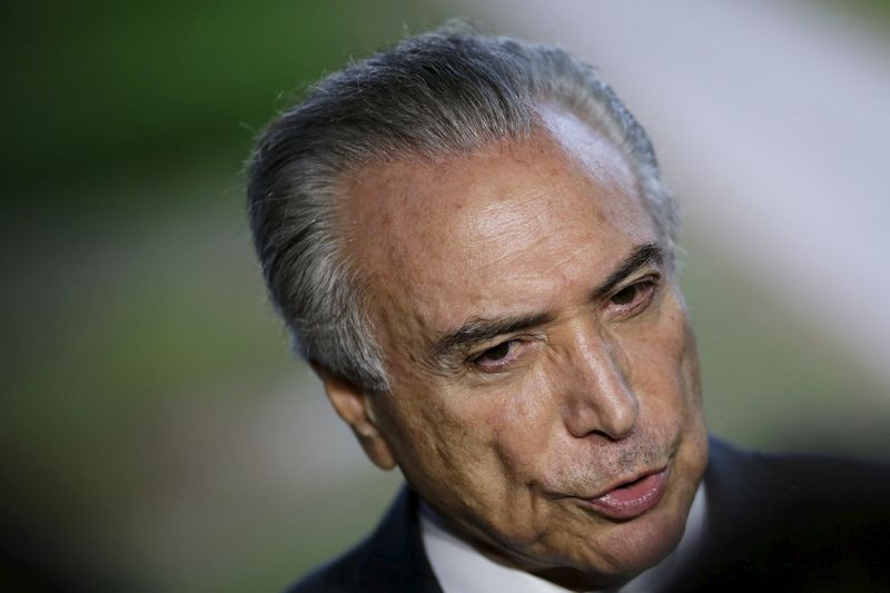&copy; Reuters.  PESQUISA-Confiança no Brasil deve seguir baixa com novo governo de Temer