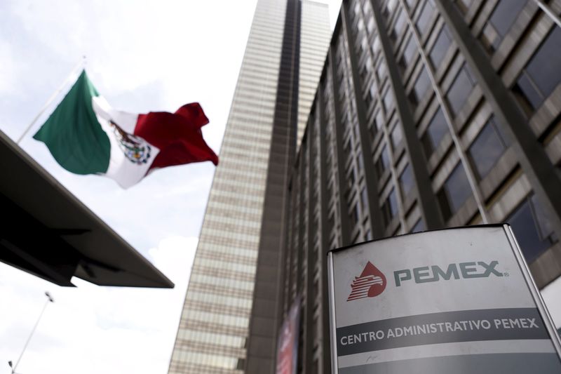 &copy; Reuters.  Mexico seeks partners for three new Pemex oil tie-ups