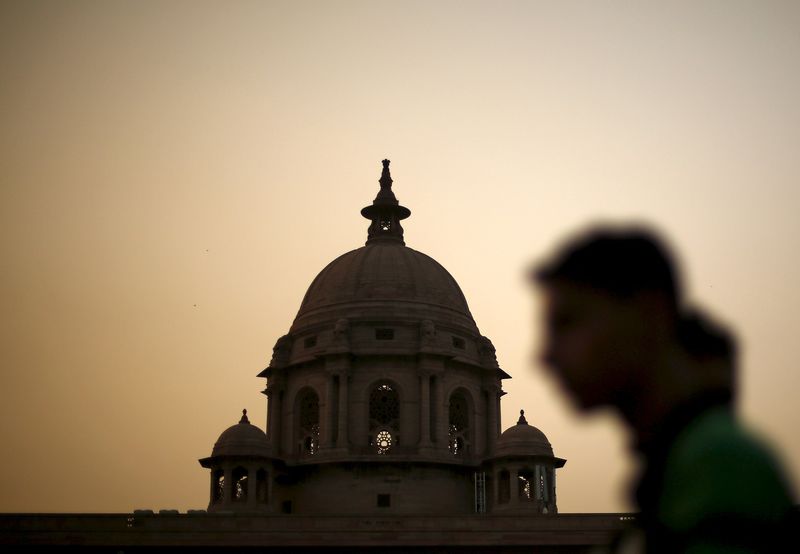 &copy; Reuters.  Exclusive: India seeks hefty dividends from state firms as its revenues falter