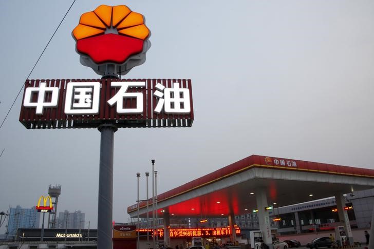 China Oil Titans Plan Joint Crude Buying to Add Bargaining Power