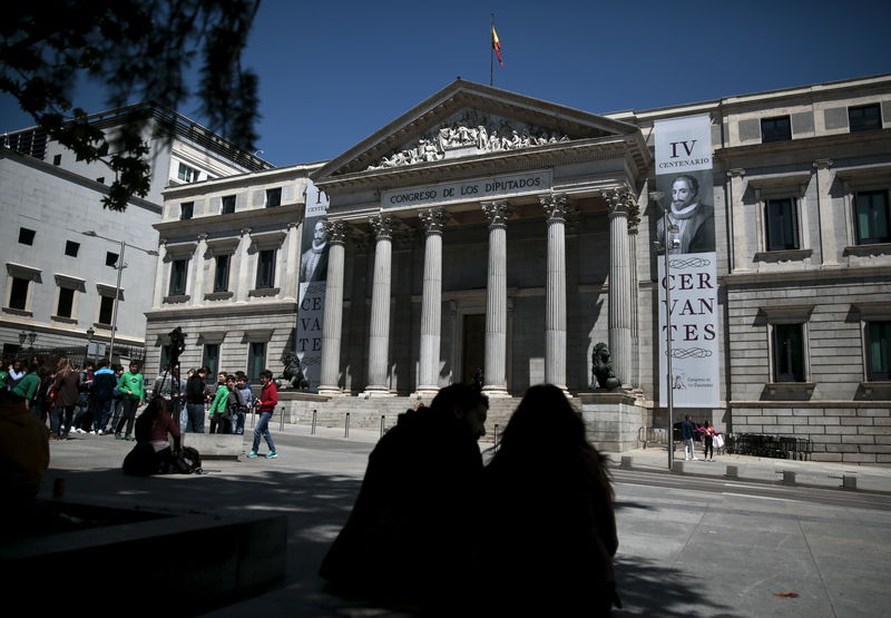&copy; Reuters.  VIRUS-TICKER-&quot;El Pais&quot; - Spanisches Parlament setzt Betrieb für eine Woche aus