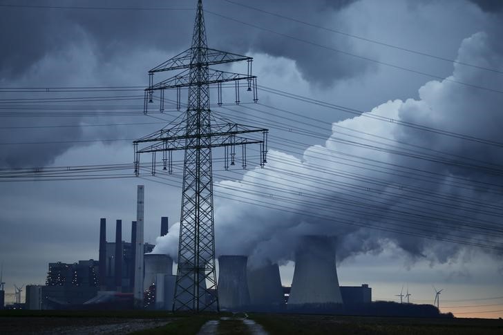 &copy; Reuters.  RWE к 2030 году сократит 6 тыс. рабочих мест в результате закрытия угольных электростанций