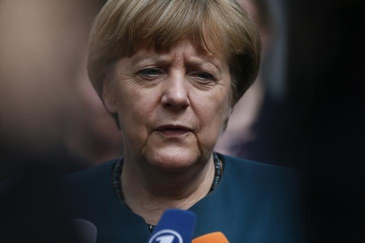 &copy; Reuters.  Меркель хочет наказать Москву расширением санкций