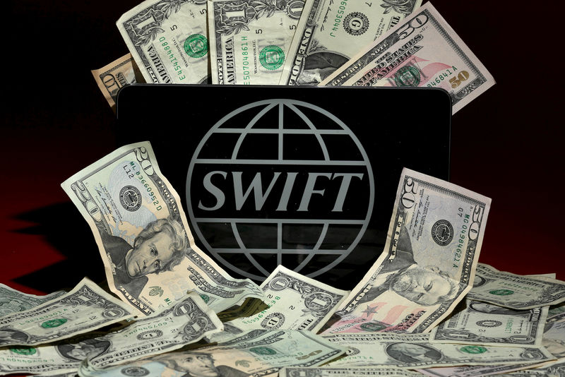 &copy; Reuters.  Bloomberg: SWIFT может отключить Россию вслед за Ираном?
