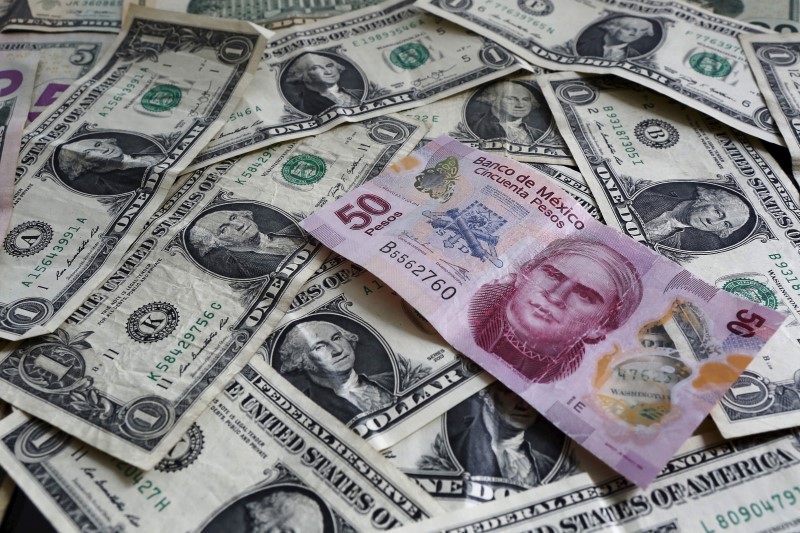 Precio del dólar hoy: Peso mexicano presionado; datos laborales de EEUU en la mira