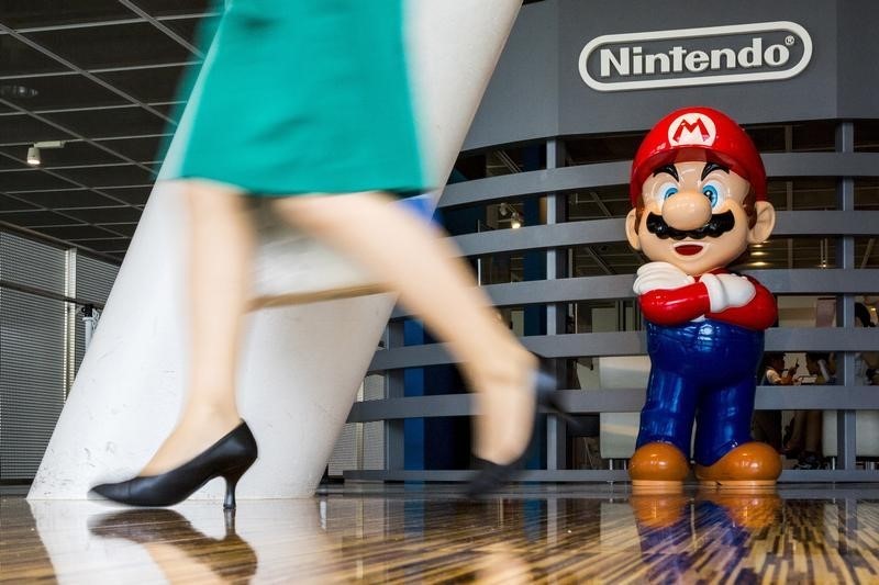 &copy; Reuters.  Nintendo triplica su beneficio en primer semestre hasta 337 millones de euros