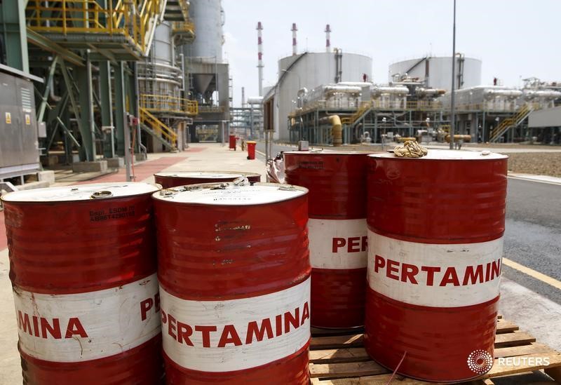 &copy; Reuters.  UPDATE 1-Indonesia's Pertamina targets 42 pct increase in 2017 crude output