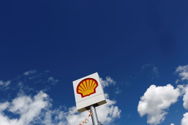 Shell Raises Dividend and Starts $2 Billion Share Buyback