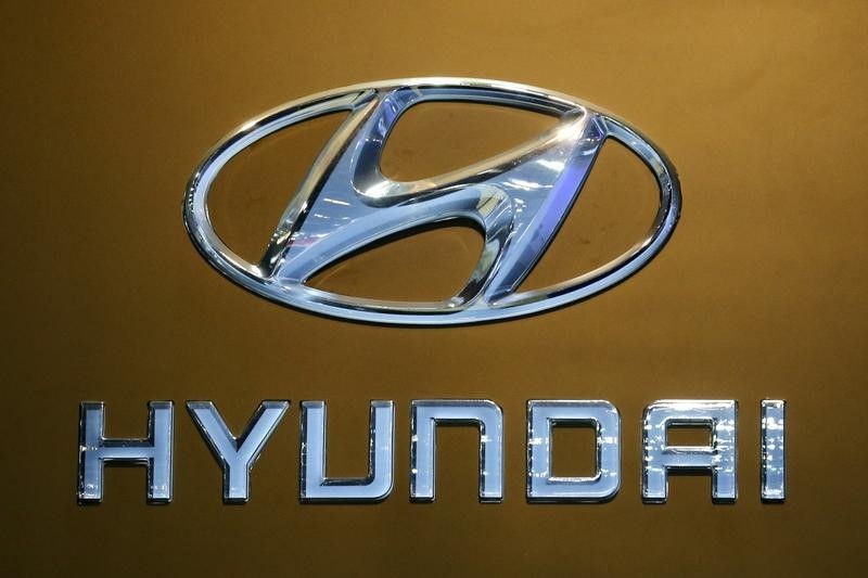 &copy; Reuters.  Hyundai Workers In Alabama Join UAW Amid Unionization Drive