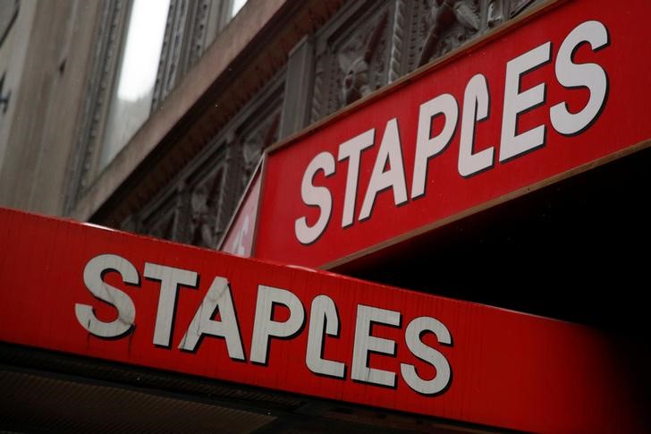 &copy; Reuters.  Staples EPS in-line, beats on revenue