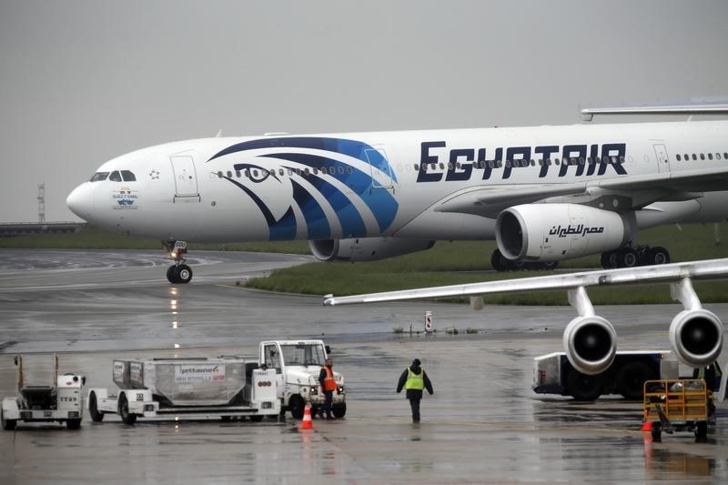 &copy; Reuters.  Zona de busca de avião da EgyptAir é reduzida após detecção de sinal da caixa-preta