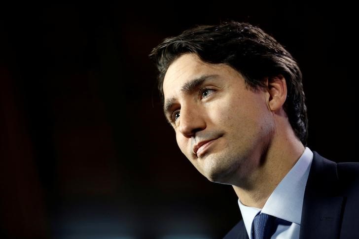 &copy; Reuters.  Canada's Trudeau, facing domestic pressures, scraps Davos trip 
