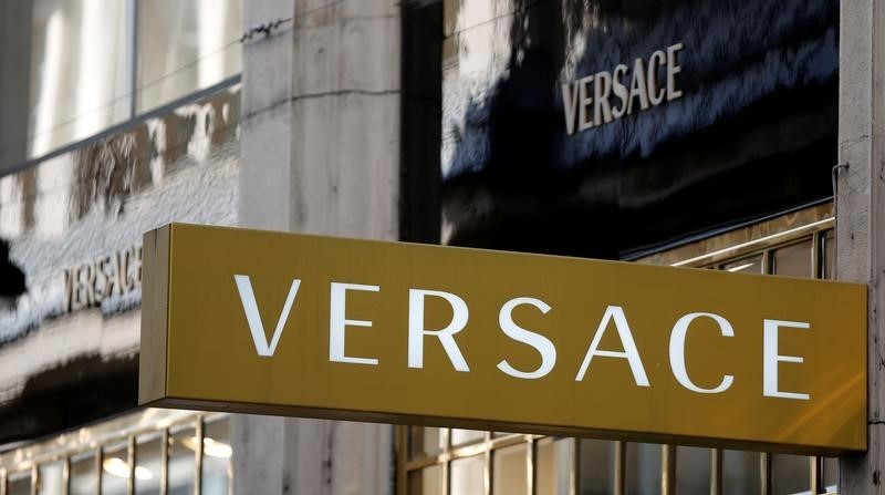 &copy; Reuters.  Lusso, gruppi indipendenti sotto pressione dopo la vendita di Versace