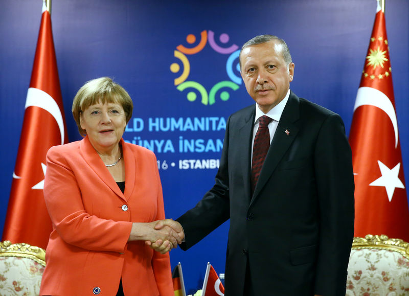 &copy; Reuters.  Erdoğan Merkel ile telefonda görüştü; ikili ilişkiler ve bölgesel gelişmeler ele alındı -Cumhurbaşkanlığı kaynakları