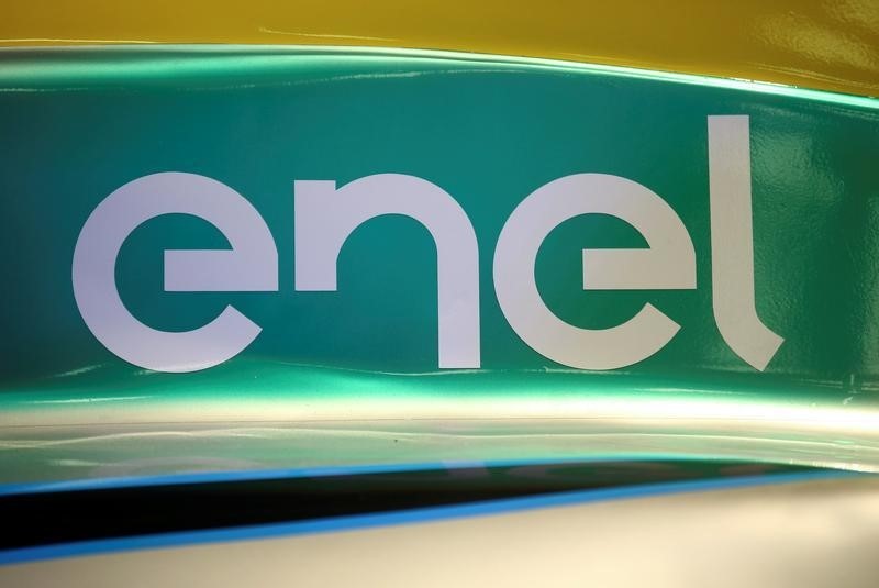 &copy; Reuters.  Terra Firma, fonti: anche Enel si sfila da gara asset solari italiani, resta F2i