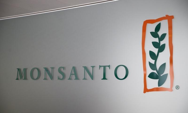 © Reuters. Monsanto logo is displayed on a screen where the stock is traded on the floor of the NYSE
