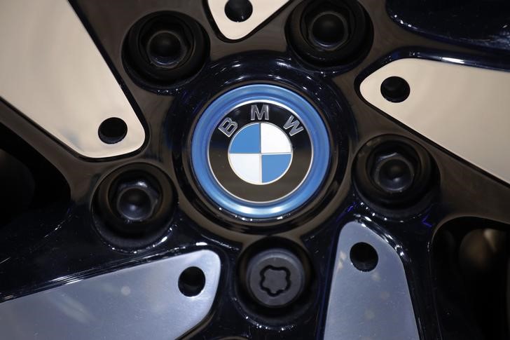 BMW Unveils Plans to Use Cylindrical Batteries in New EVs From 2025
