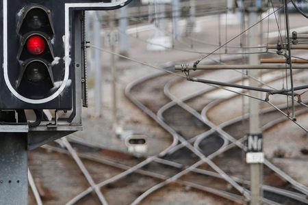 CSX shares drop as BNSF service deal falls short of merger hopes
