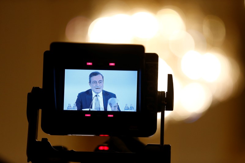 &copy; Reuters.  Live: Persconferentie Mario Draghi