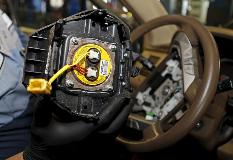 &copy; Reuters.  UPDATE 1-Australian regulator investigating Takata airbag recall after death