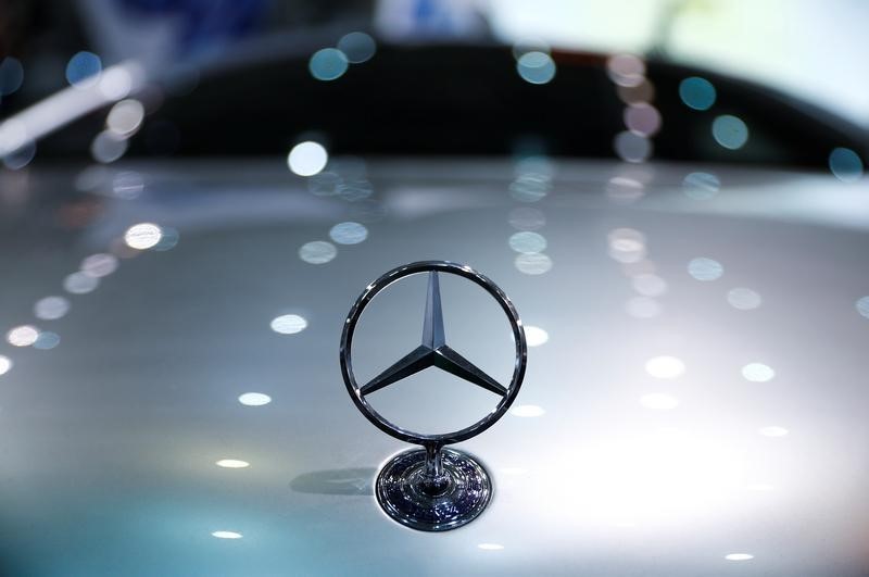 Акции Mercedes упали почти на 7% после публикации отчетности