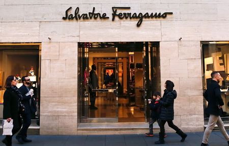 Ferragamo scivola dopo conti, risultato operativo 2024 in parte più bassa stime