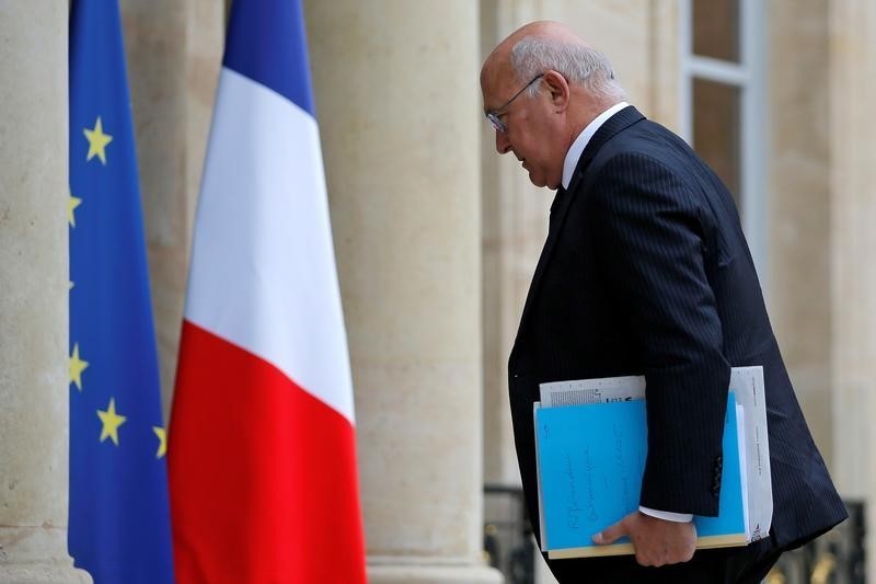 &copy; Reuters.  El Gobierno francés rebaja la previsión de crecimiento económico para 2016