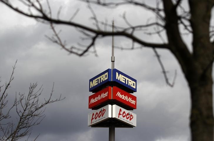 &copy; Reuters.  Canada's Metro to sell majority of its stake in Couche Tard 