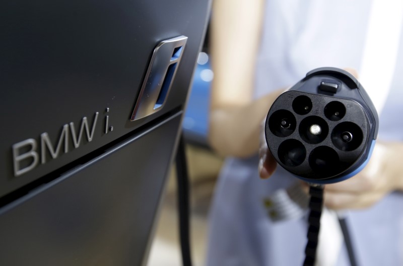 Stellantis e BMW in trattative con Panasonic per costruire impianti di batterie