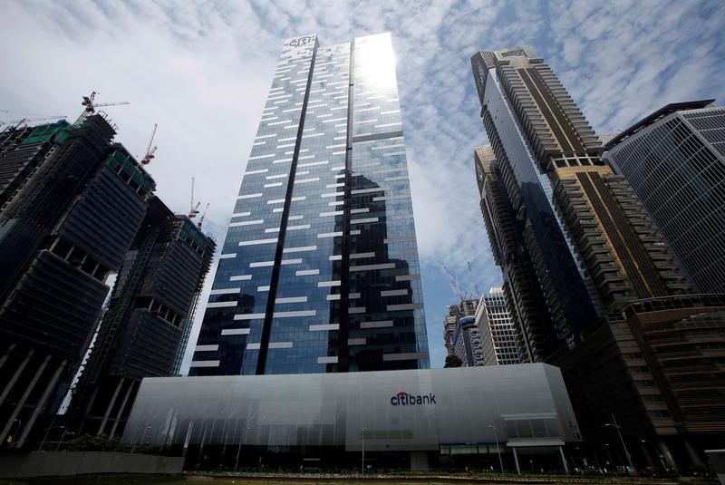 &copy; Reuters.  Singapore Keeps Building Until the Buyers Come