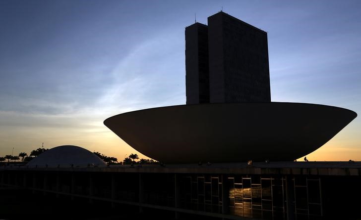 Às vésperas de prazo para perder gabinete, PSDB tenta filiar Do Val