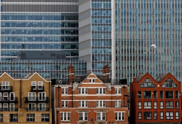 UK lending figures point to cooling economy, market turmoil