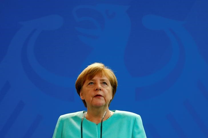 &copy; Reuters.  Merkel diz que tem "bom relacionamento" com o Trump, apesar do começo gelado
