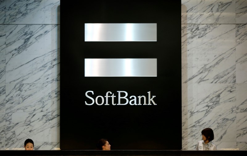 SoftBank qtrly loss narrows amid tech rebound, but misses expectations