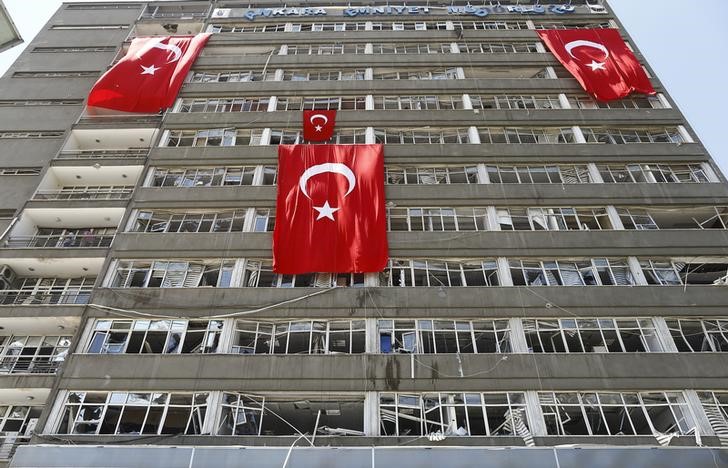 الخزانة التركية تحذر من ضربة قوية