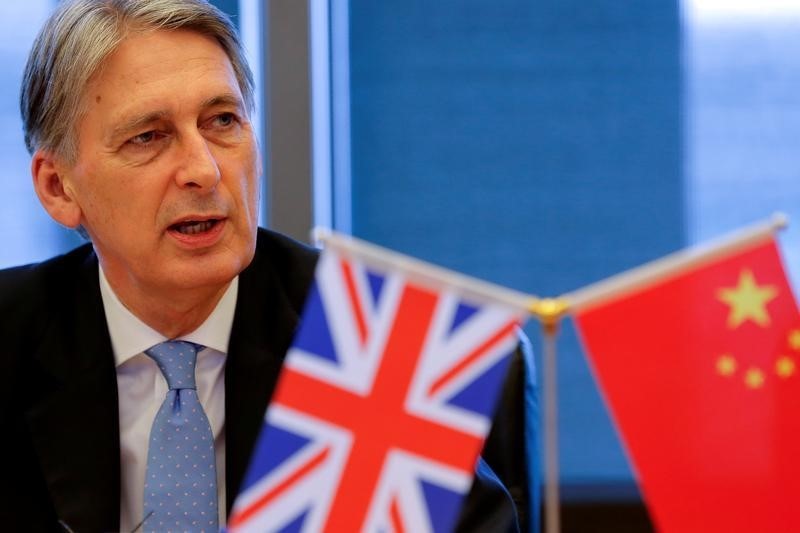 &copy; Reuters.  UK and China to speed up plans for bond trading connection: Hammond