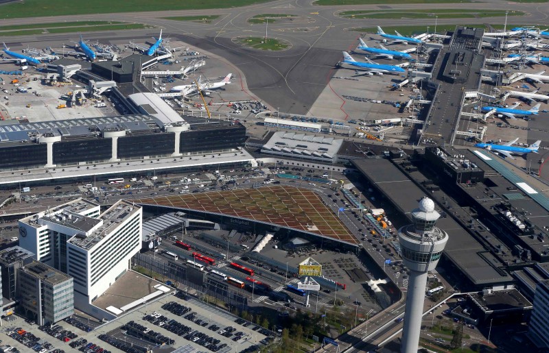 &copy; Reuters.  Amsterdamer Flughafen Schiphol will Nachtflüge und Privatjets verbieten, um Emissionen zu senken
