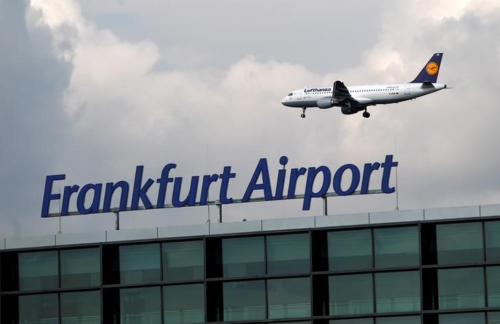 ROUNDUP 2: Flugzeugreifen beschädigt - Frankfurt schließt sanierte Landebahn