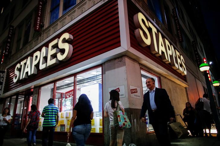 &copy; Reuters.  BRIEF-Platinum Equity to buy Staples' business in Australia and New Zealand